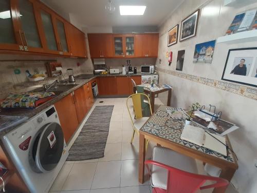 A kitchen or kitchenette at Aveiro Central Its ALL there Apartment