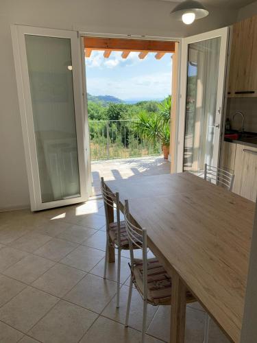 Η κουζίνα ή μικρή κουζίνα στο Appartamenti Mirella