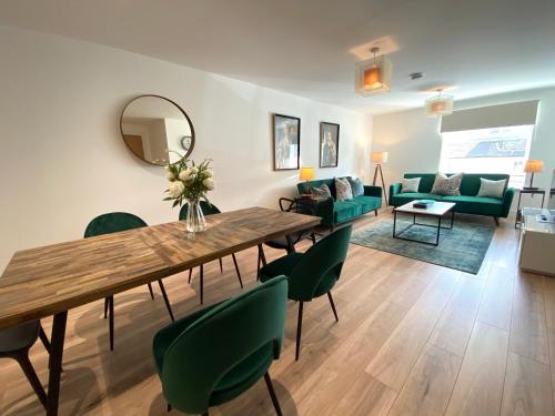 พื้นที่นั่งเล่นของ High Street Stylish City Centre Apartment, 2 Bed