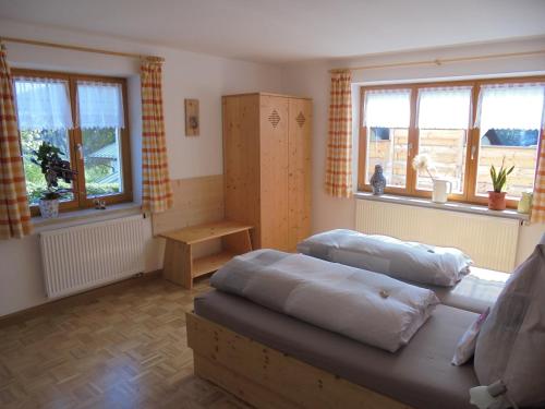 a bedroom with two beds in a room with windows at Ferienwohnung Haus Elisabeth, Ahornkaser in Berchtesgaden