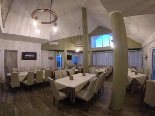 a dining room with white tables and chairs at Agriturismo Tenuta Villa Catena in Paglieta