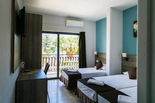 Gallery image of Beach Garden Hotel in St. Julianʼs