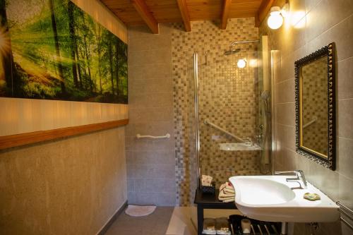 Koupelna v ubytování Hotel Rural El Tejar de Miro
