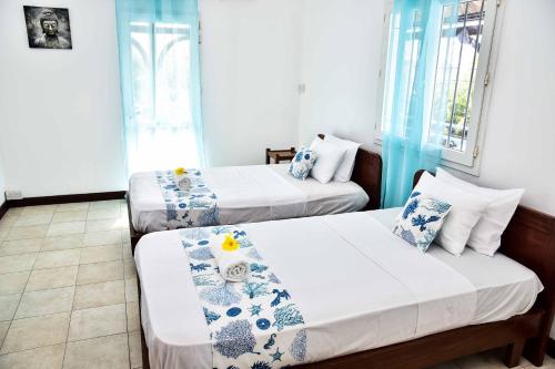 Giường trong phòng chung tại VILLA DES ILES 3
