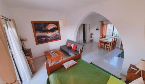 een woonkamer met een bed en een bank bij Tina’s Cozy Studio in Polis Chrysochous
