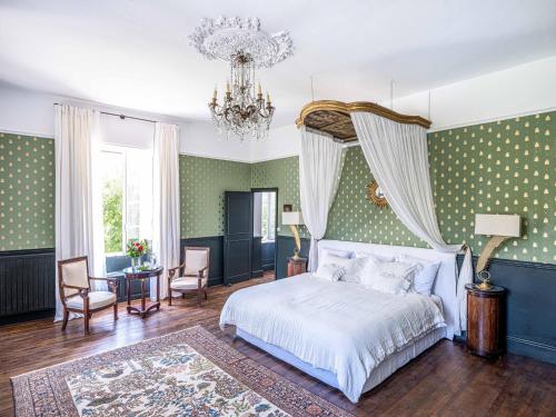 Postel nebo postele na pokoji v ubytování Château les Estournels