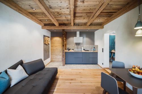 a living room with a couch and a table at Gästehaus Richter in Grainau