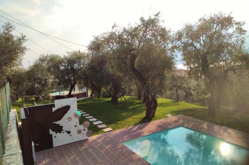 a swimming pool in a yard with trees at Appartamenti My Dream in Malcesine