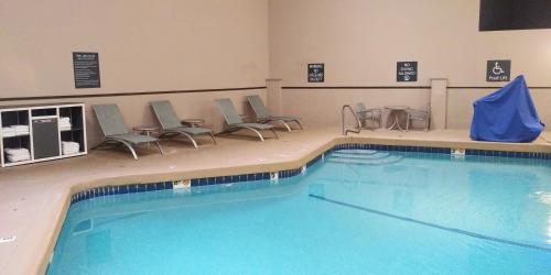 a large swimming pool with chairs in a room at Holiday Inn Portland- I-5 S Wilsonville by IHG in Wilsonville
