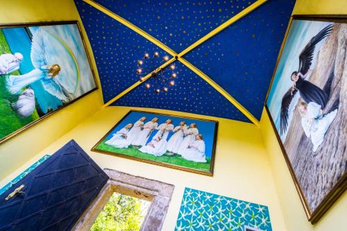 a room with pictures of angels on the wall at Penzion Kozí farma Nový Dvůr in Česká Lípa