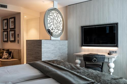 Télévision ou salle de divertissement dans l'établissement BLOCK Hotel & Living