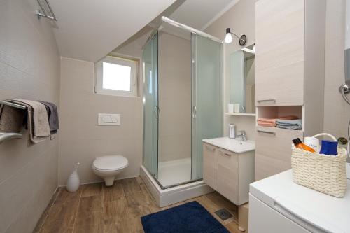 Ένα μπάνιο στο Kaprije apartmani Tina i Ena