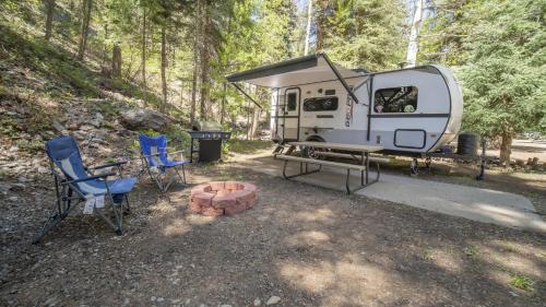 Outdoor Glamping Fully Setup RV BS89