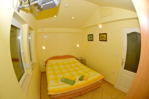 Giường trong phòng chung tại Rooms and Apartaments De Niro