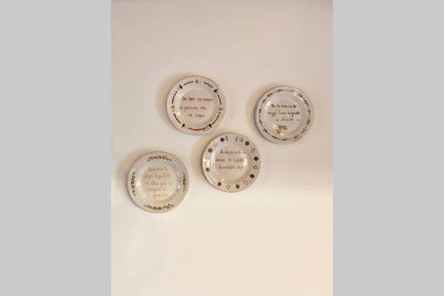 a group of three clocks on a white wall at La Casetta di nonnaNà - Casa vacanze in Terni