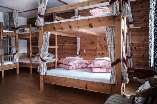 Postel nebo postele na pokoji v ubytování Gasthof Fallmühle