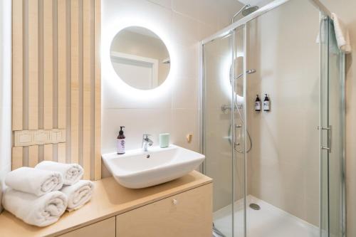 a bathroom with a sink and a shower at Apartament SURF SurfingBird Kołobrzeg in Kołobrzeg
