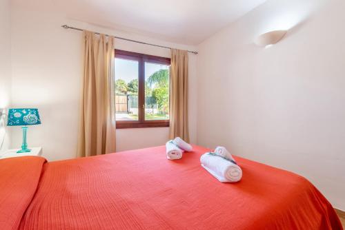 Ένα ή περισσότερα κρεβάτια σε δωμάτιο στο Casa Pequeña Crestatx