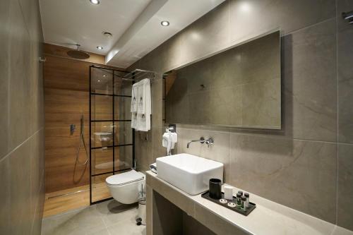Koupelna v ubytování Meni Hotel & Apartments