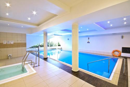 a pool in a building with a swimming pool at Villa Arstone in Świnoujście