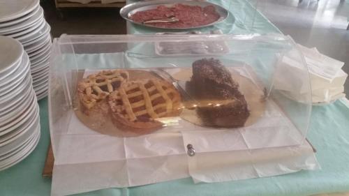 een plastic bak gevuld met wafels en wafelenergie bij Hotel Dall'Ara in Villa Marina