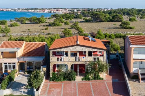SeaSide Apartments Vir