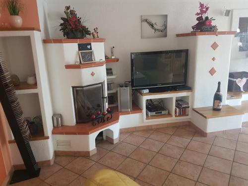 Una televisión o centro de entretenimiento en Lindenhaus