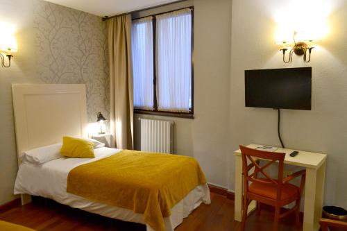 Ein Bett oder Betten in einem Zimmer der Unterkunft Hotel Alda Vía León