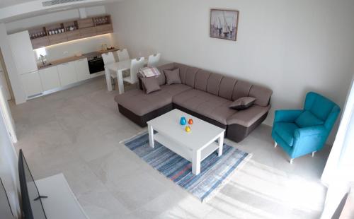 Coin salon dans l'établissement Apartments SLAVA