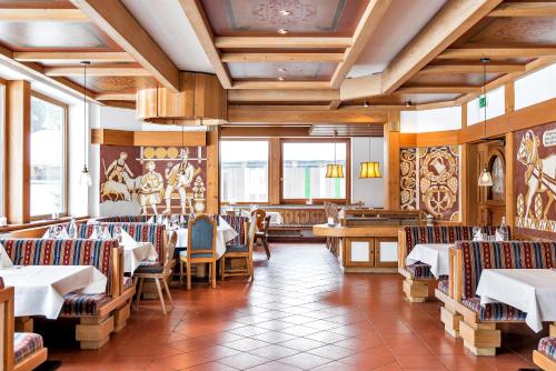 מסעדה או מקום אחר לאכול בו ב-Hotel Pinzgauerhof Ski & Bike - Inclusive Joker Card