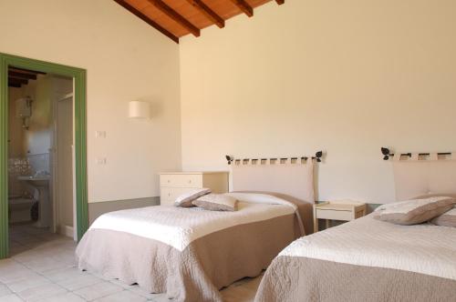 En eller flere senge i et værelse på Borgo Fontale
