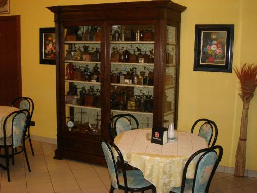 Un restaurante u otro lugar para comer en Albergo Il Gufo