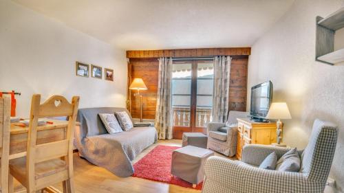 a living room with a couch and a television at Tovassiere - Apt B115 - BO Immobilier in Châtel