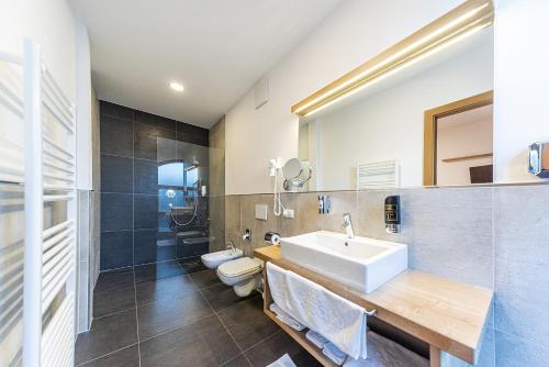 Hotel Ristorante Lewald tesisinde bir banyo