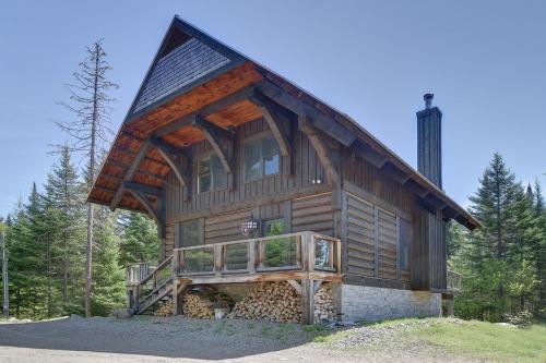 Family escape w/private hot tub by Reserver.ca