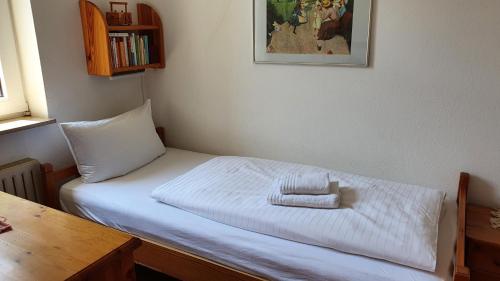 Ein Bett oder Betten in einem Zimmer der Unterkunft PEMATRA Ferienwohnung Strandliebe