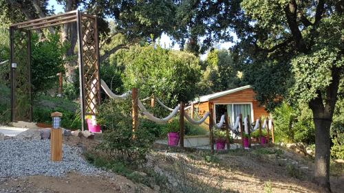 Afbeelding uit fotogalerij van Le petit chalet in Porticcio