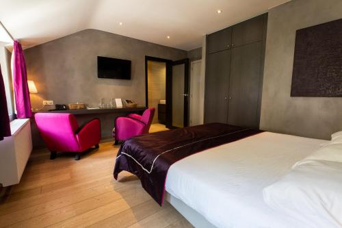 Una cama o camas en una habitación de Hotel Victoria - Maison Caerdinael