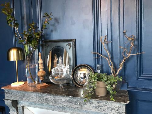 a table with a mirror and some plants on it at Perlépampille in Dinan