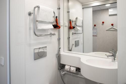 Kylpyhuone majoituspaikassa Omena Hotel Vaasa Espen