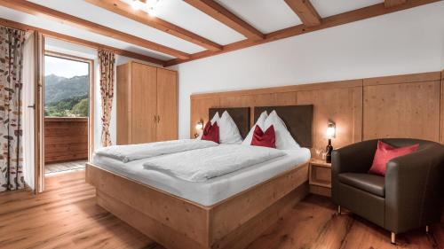 A bed or beds in a room at Haus Regina