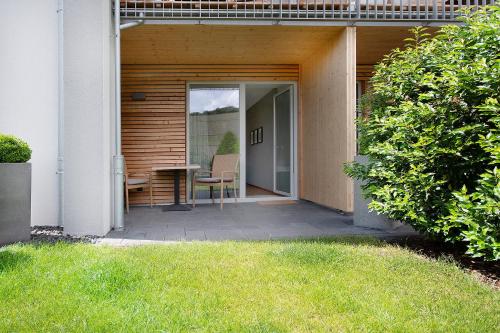 a patio with a table and a chair in a house at Hotel Restaurant zur Marienburg in Pünderich