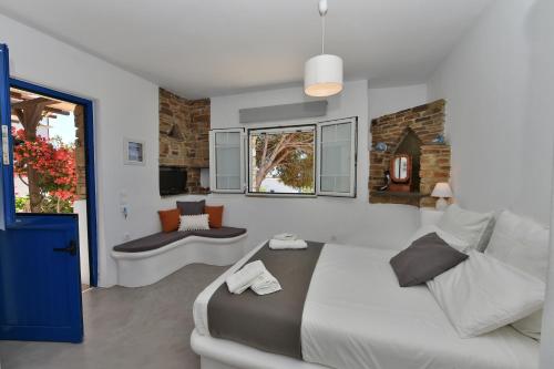 Gallery image of Tinos Peristerionas in Tinos Town