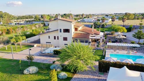 an aerial view of a villa with a swimming pool at Bed & Breakfast Giardini Di Marzo in Lecce