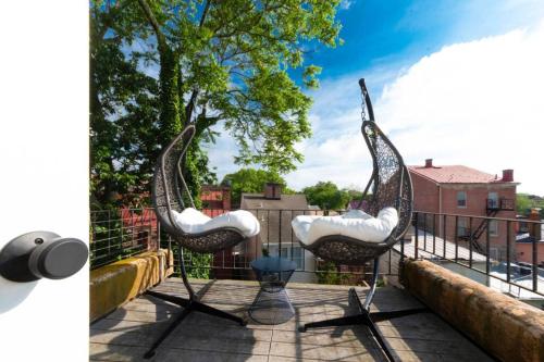 a pair of chairs sitting on top of a fence at * Midcentury Modern Getaway * Prime Location * in Annapolis