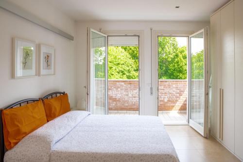 a bedroom with a bed and sliding glass doors at B&B Al Piovego in Noventa Padovana