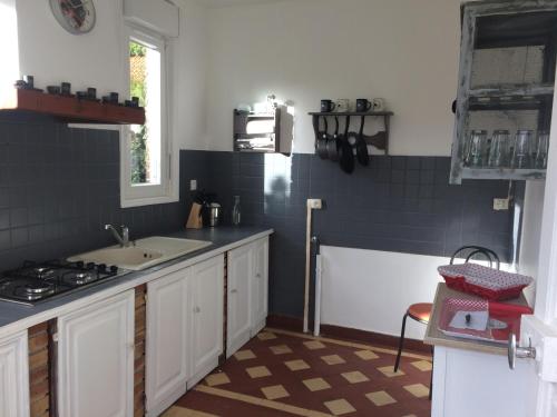 Kuchyň nebo kuchyňský kout v ubytování Villa St Laurent