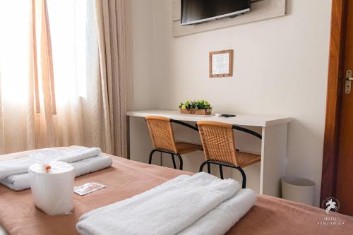 Ένα ή περισσότερα κρεβάτια σε δωμάτιο στο Hotel São Jorge