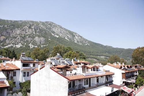 Nespecifikovaný výhled na hory nebo výhled na hory při pohledu z hotelu