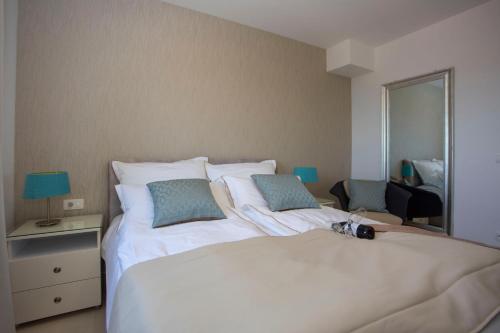 Postel nebo postele na pokoji v ubytování A&D Deluxe Penthouse Apartment Dani